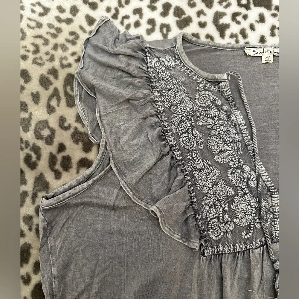 Solitaire Embroidered Boho Peasant Top in Gray Size Medium - Picture 7 of 17